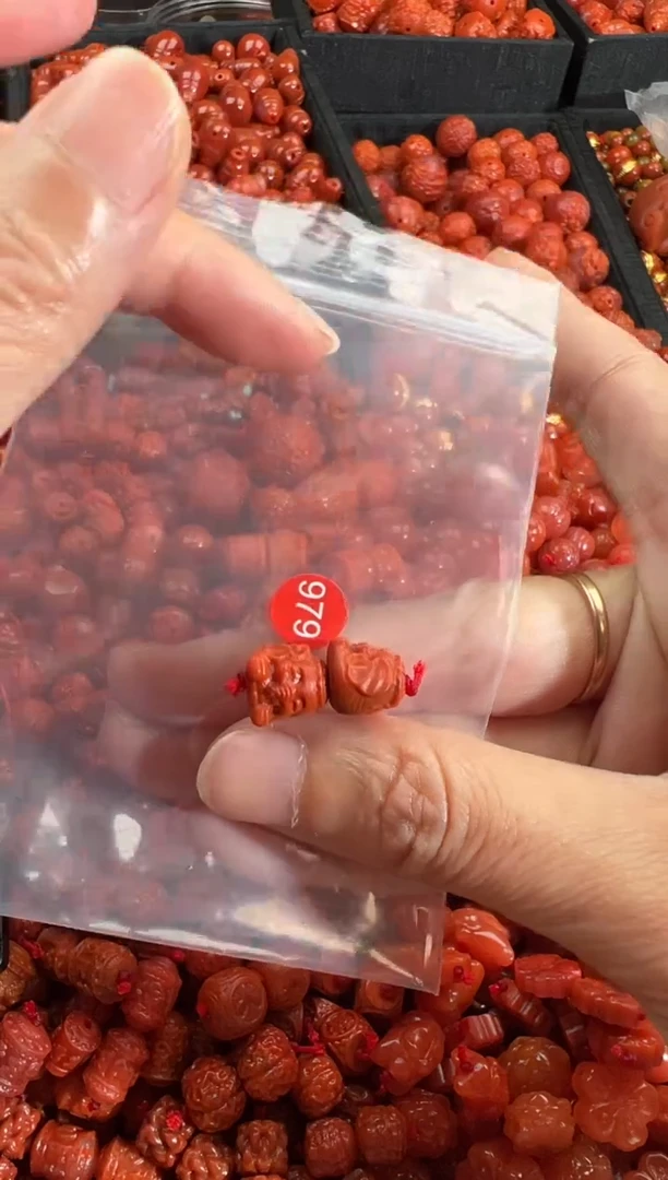 南红玛瑙未镶嵌颈饰1