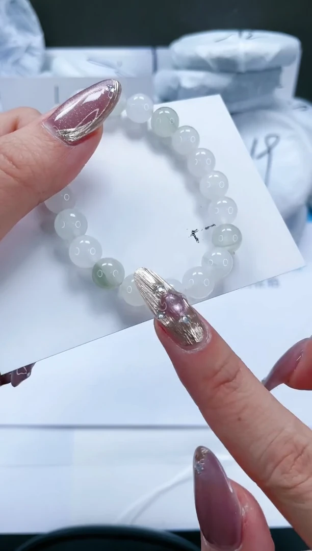 【闪购商品】石英质玉手镯未镶嵌手链一条随机