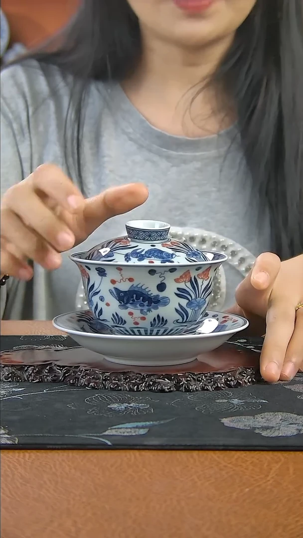 景德镇手工青花釉里红鱼藻三才盖碗