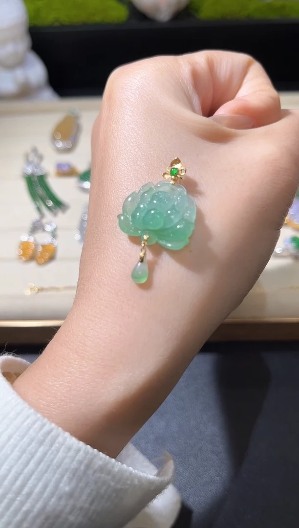 吊坠(不含链)18K金镶嵌翡翠