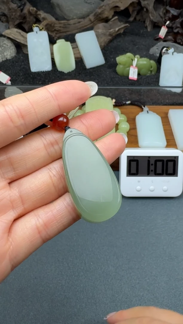 颈饰未镶嵌和田玉善***?3