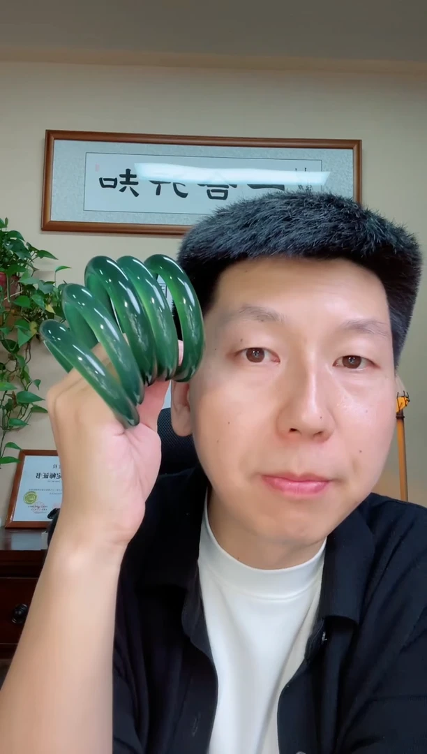 未镶嵌岫玉手镯多样性发一个