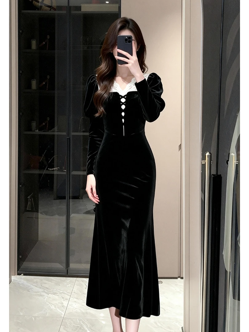 2025年冬季法式黑色蕾丝拼接丝绒连衣裙时髦小姨风高级感收腰长裙