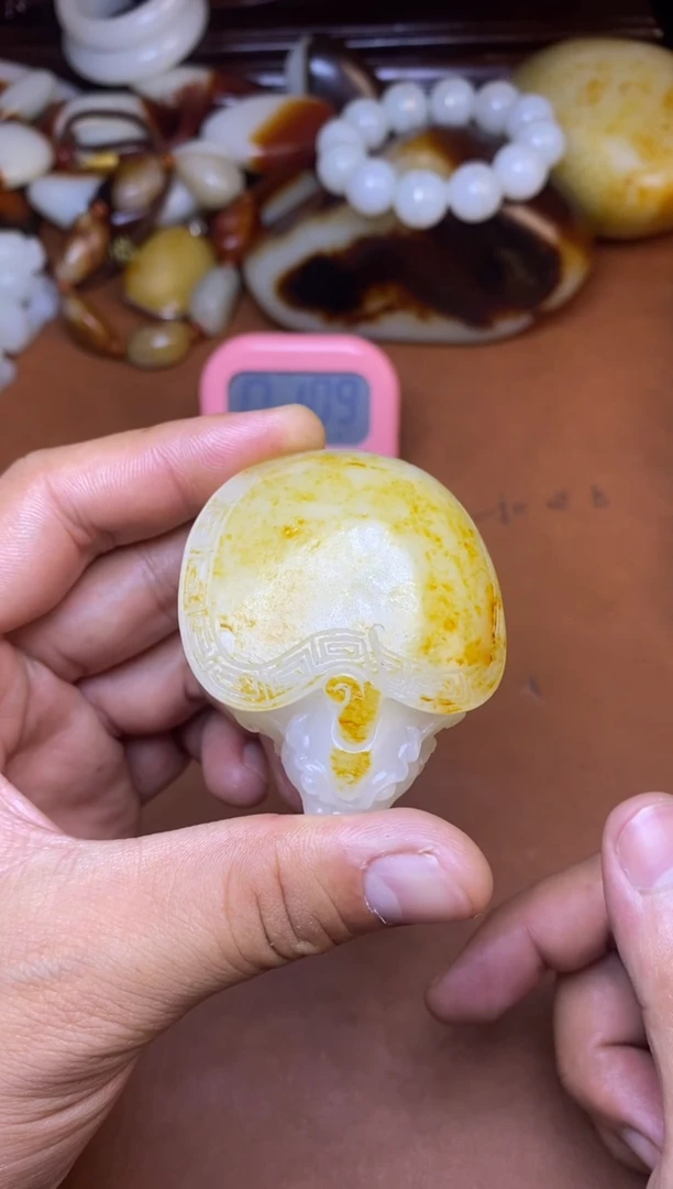 未镶嵌和田玉把件菩***树和田玉