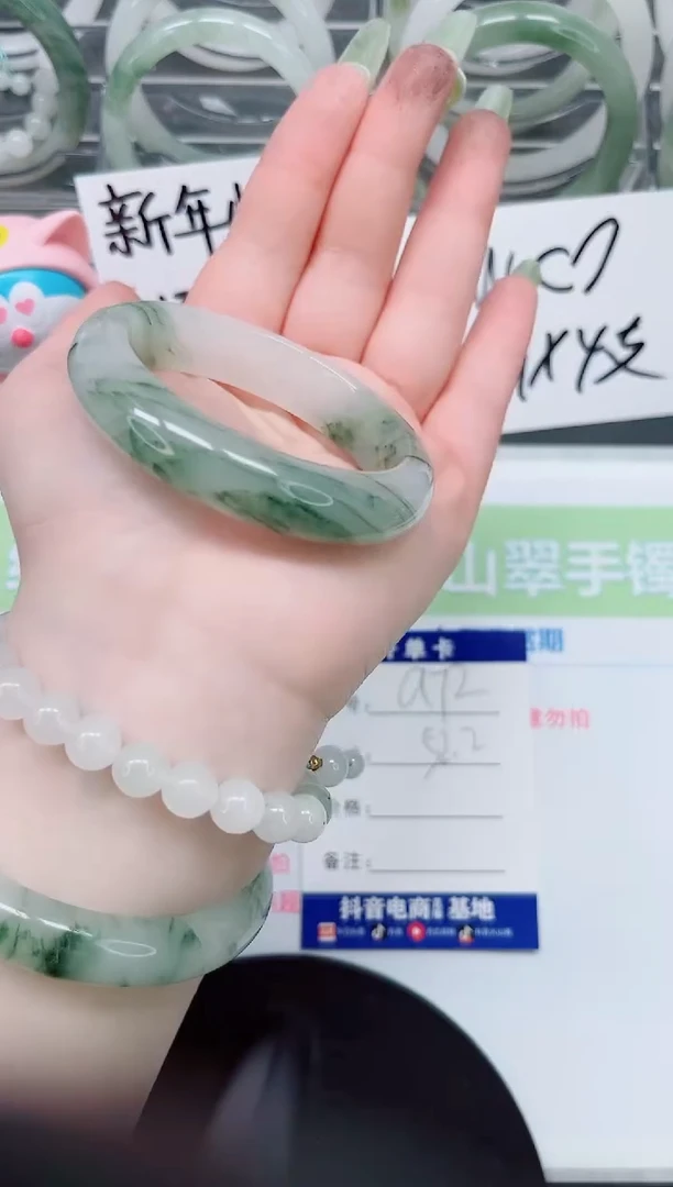 【闪购商品】石英质玉手镯未镶嵌a72