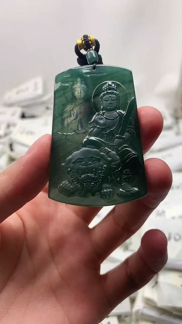 翡翠未镶嵌颈饰文殊