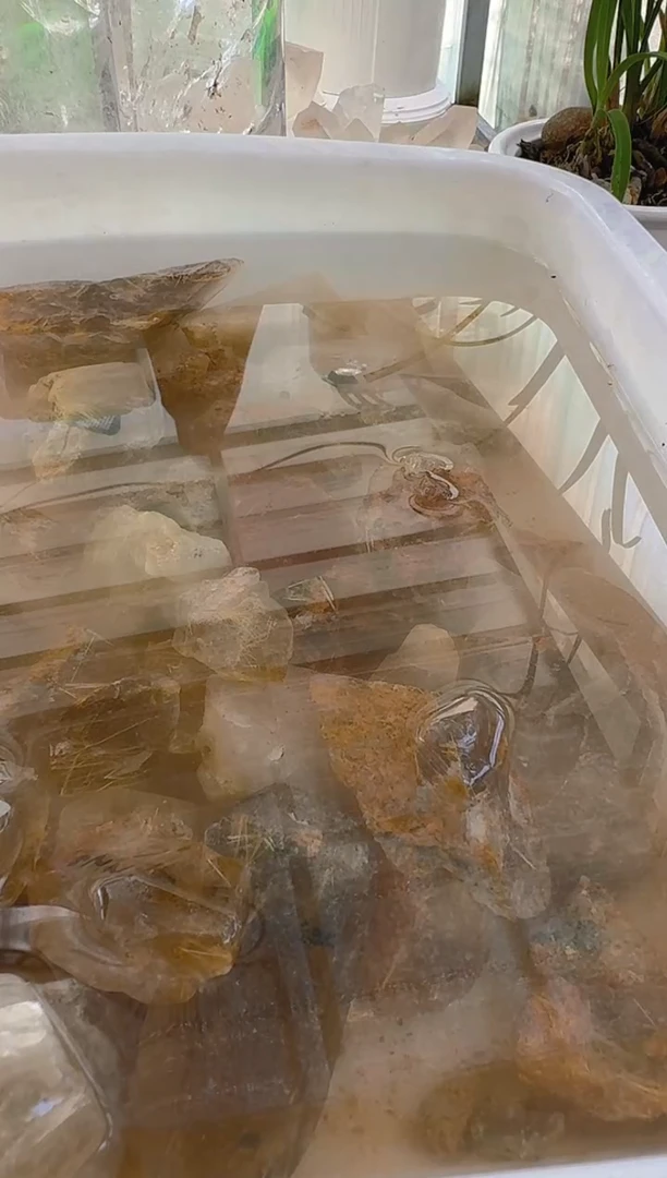 未镶嵌珠宝半成品水晶一****e瑞，水晶