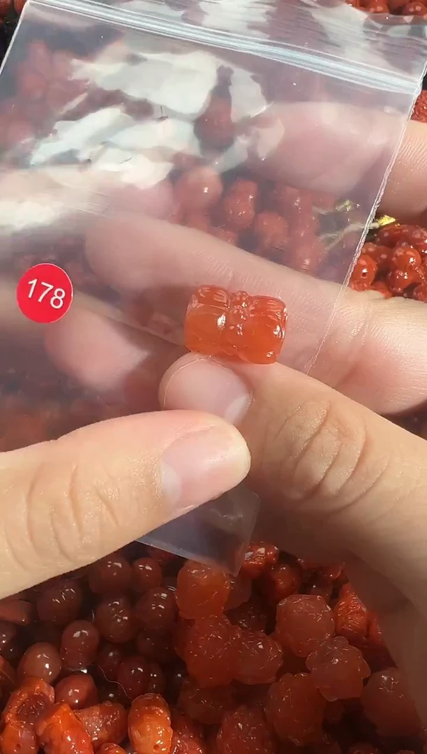 颈饰未镶嵌南红玛瑙1