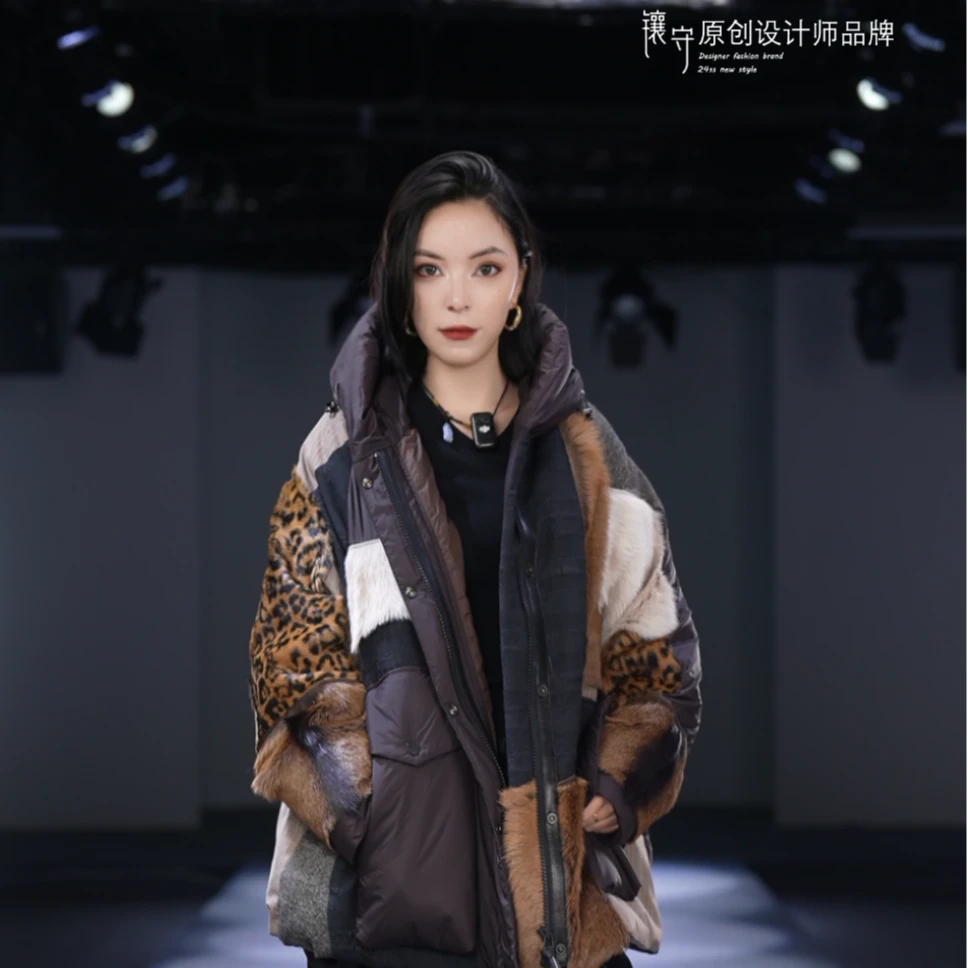 【镶守·翰墨】冬季设计师款气质时尚百搭皮毛一体白鹅绒服T25118