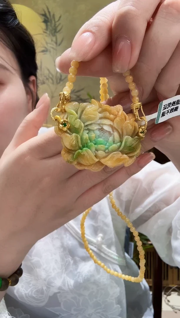 颈饰未镶嵌翡翠吊坠