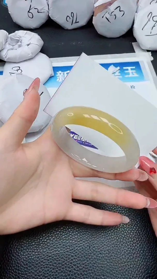 【闪购商品】石英质玉手镯未镶嵌138