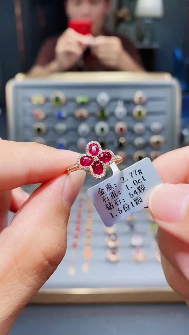 18K金镶嵌戒指红宝石1.0..