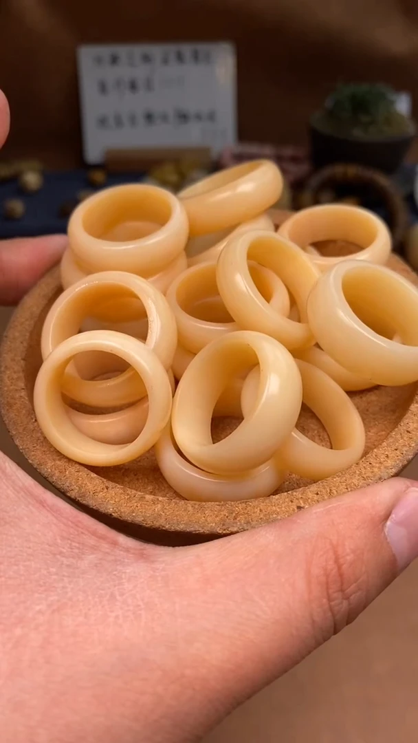 【闪购商品】牛骨其他杂件123-超润扳指-有棕裂