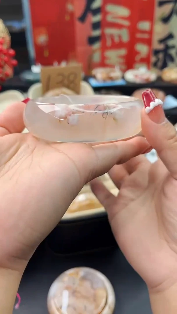 【闪购商品】石英质玉手镯未镶嵌赠送（65圈口）