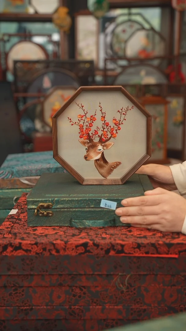 扇子苏绣双面绣八角台屏胡桃木框大号20CM