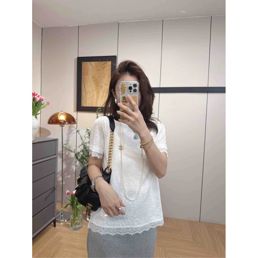（温柔T）设计蕾丝拼接既有女性温柔美又不是时尚感蕾丝拼接短袖