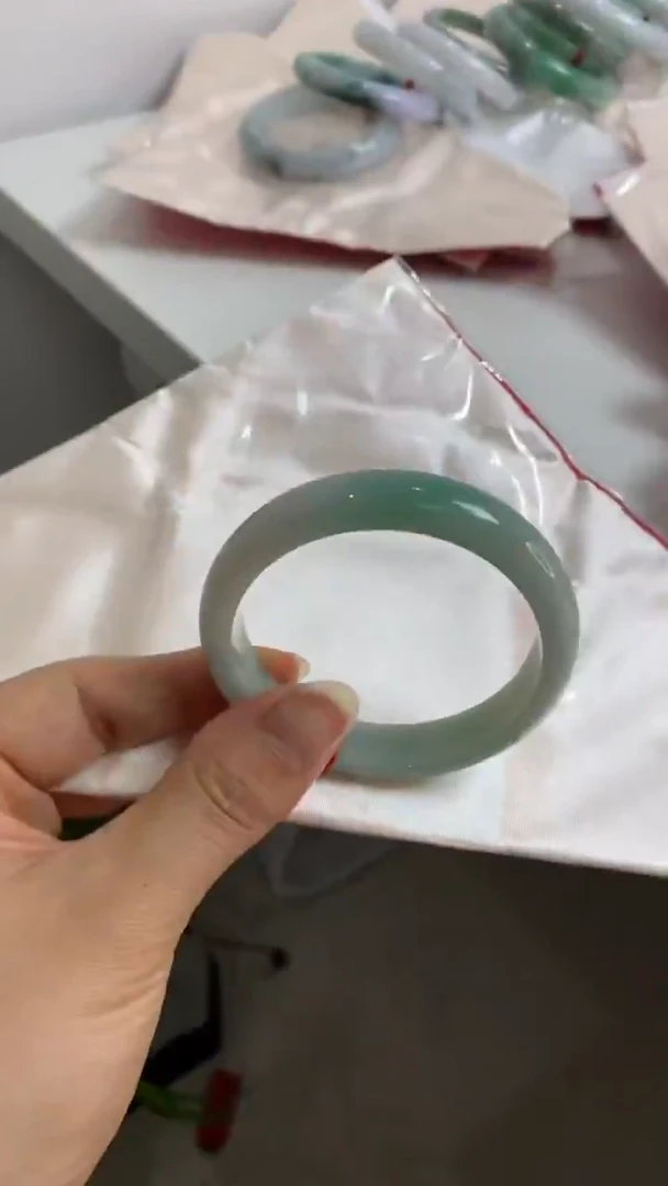 未镶嵌手镯翡翠54.5细腻底带色