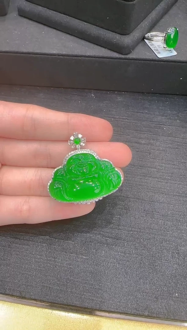 【闪购商品】翡翠吊坠(赠链)18K金镶嵌天然翡翠A货