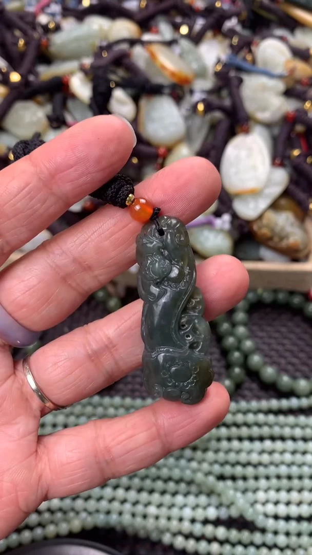 【闪购商品】和田玉颈饰未镶嵌多样性发货没有证书拍一发一有瑕