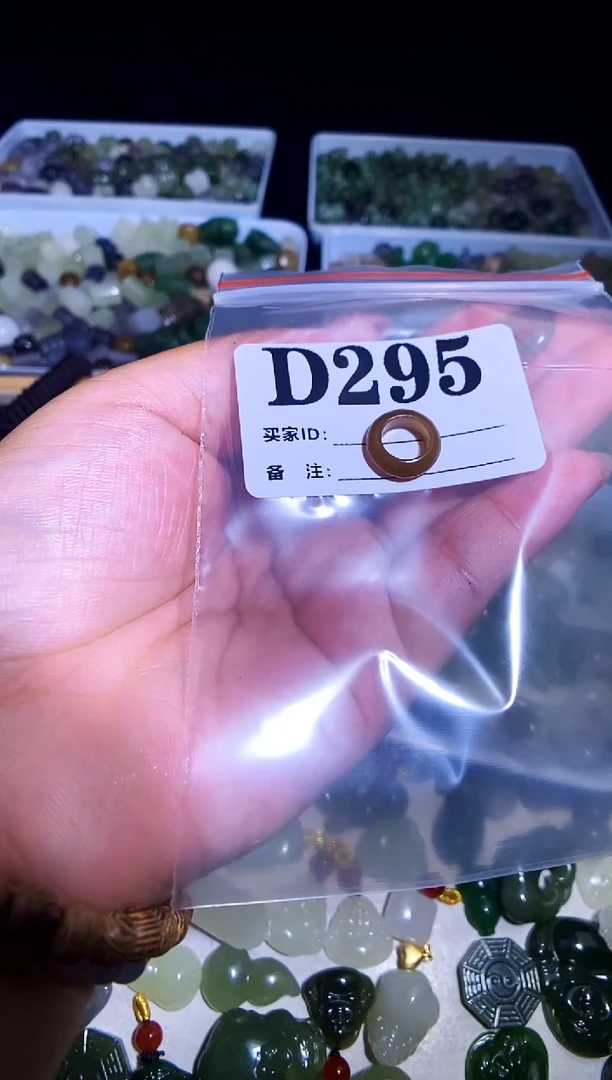 和田玉未镶嵌颈饰猫?1