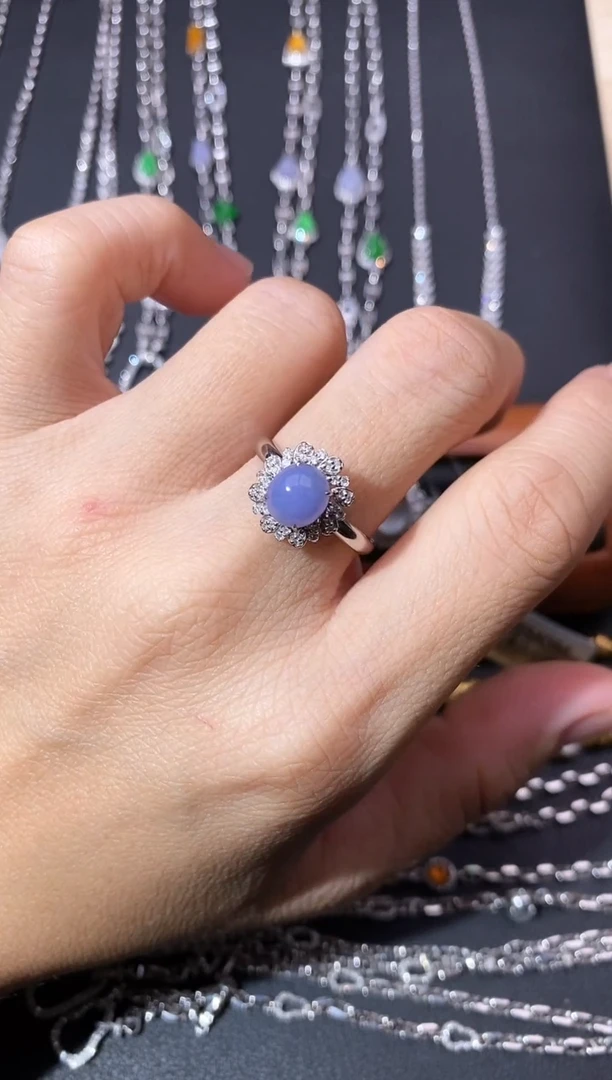 18K金镶嵌戒指翡翠戒指