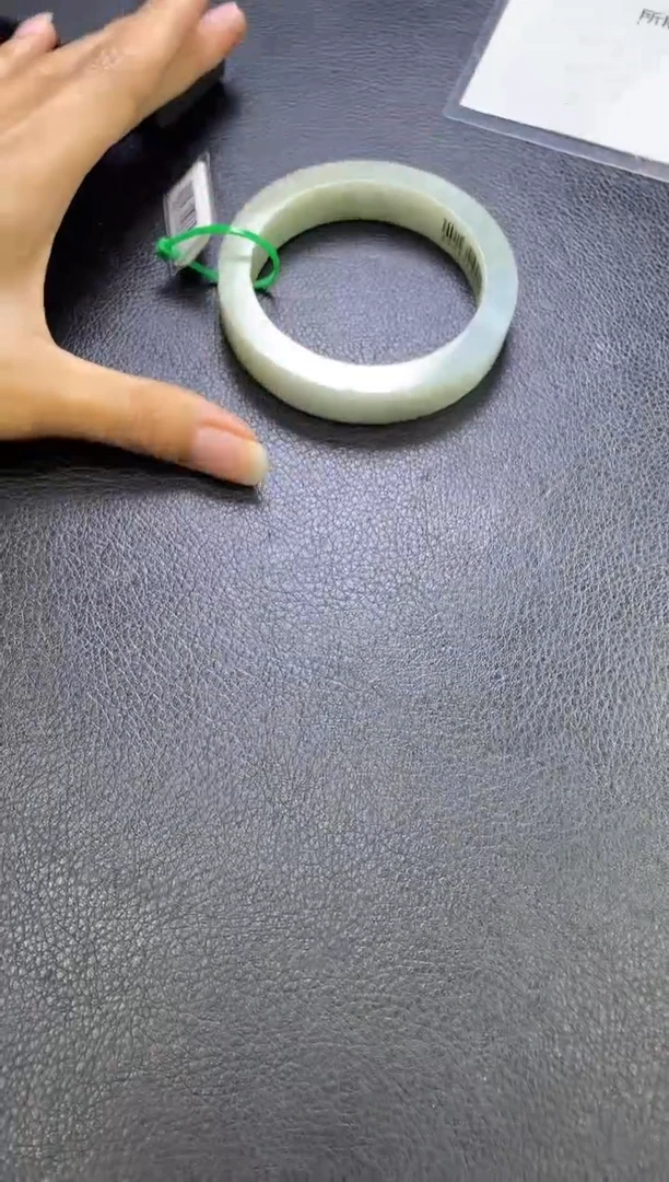 未镶嵌手镯定制翡翠@****子手镯