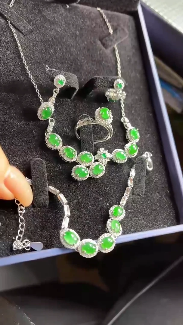 【闪购商品】翡翠颈饰未镶嵌100633649