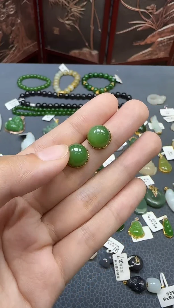 和田玉18K金镶嵌耳饰1