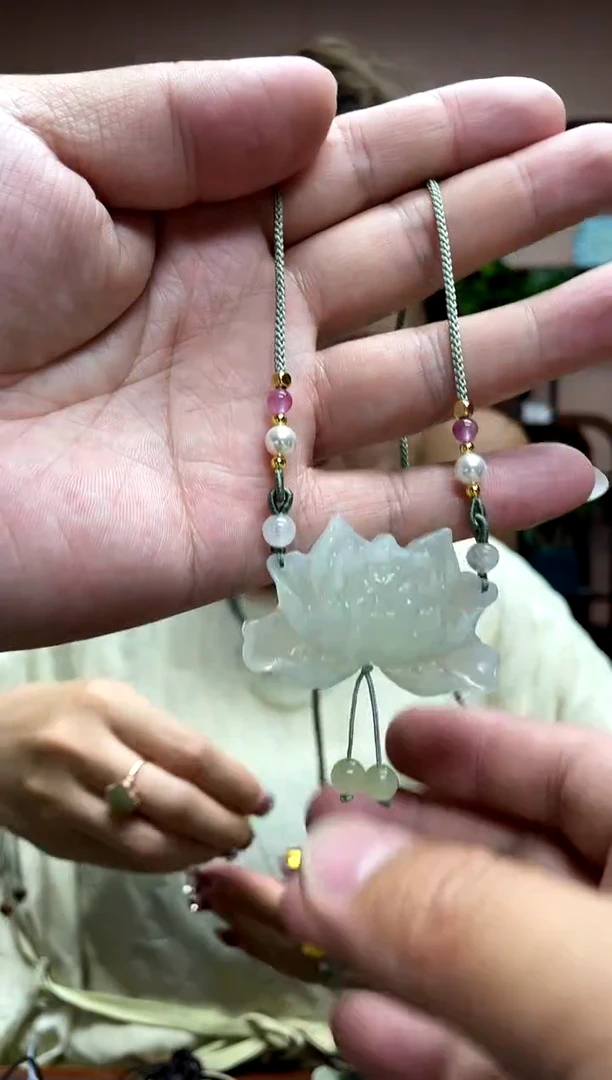 岫玉未镶嵌吊坠·