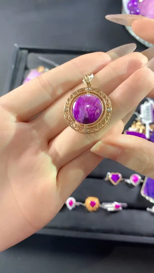 18K金镶嵌苏纪石（舒俱来）.吊坠