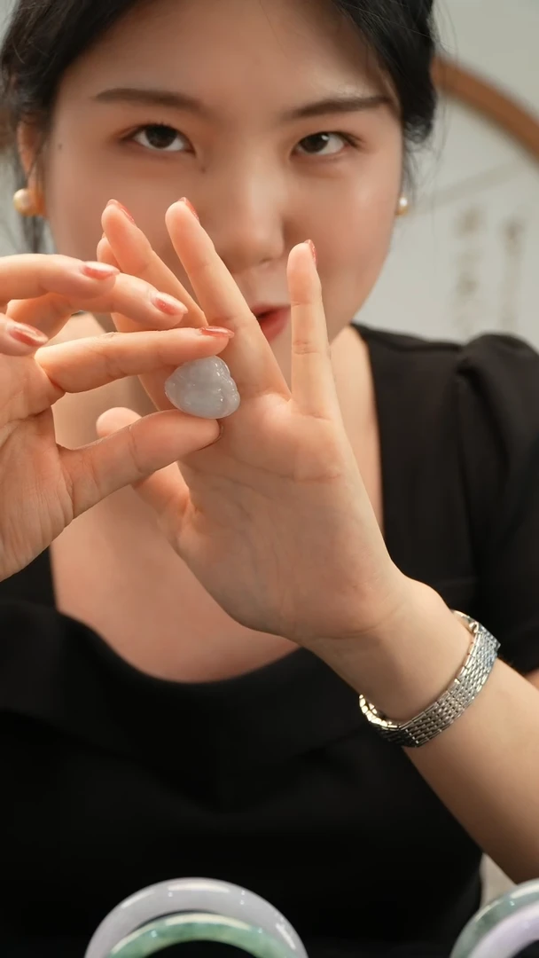 翡翠未镶嵌颈饰佛公