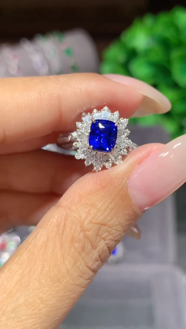 戒指蓝宝石18K金镶嵌2.03CT