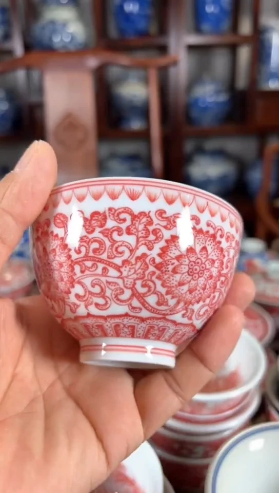柴窑釉里红缠枝莲杯杯