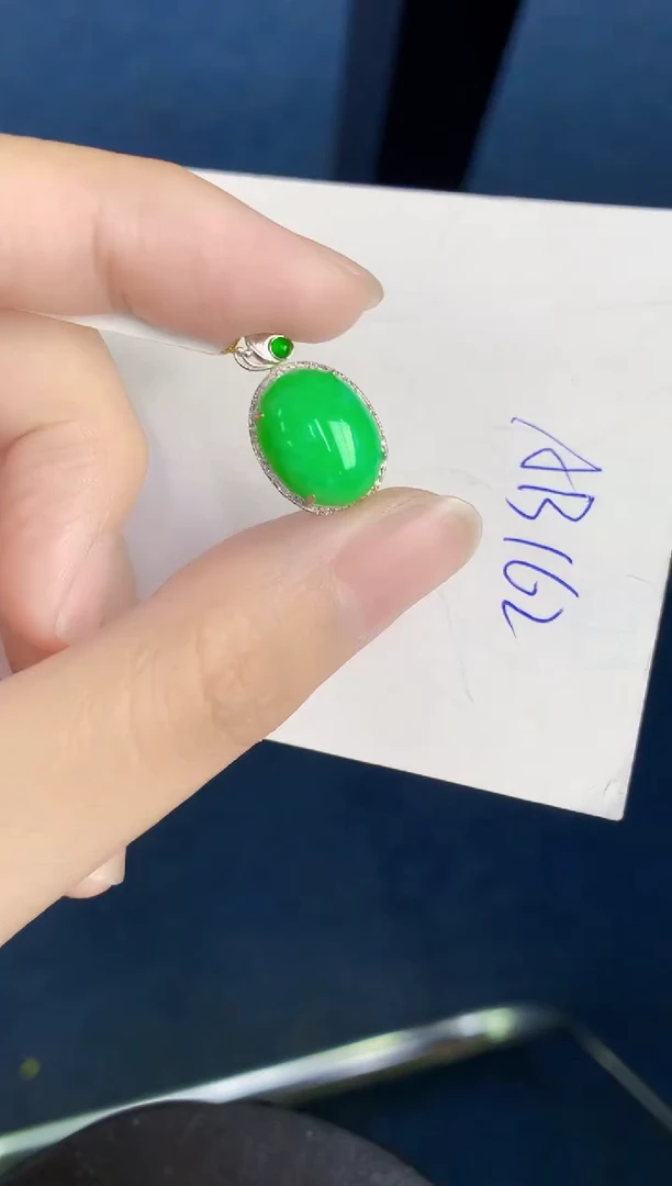 翡翠18K金镶嵌颈饰原***林天然翡翠缅甸A货