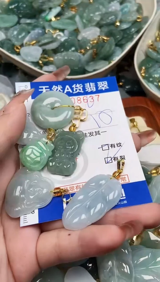 翡翠未镶嵌颈饰吸****₎天然A货翡翠