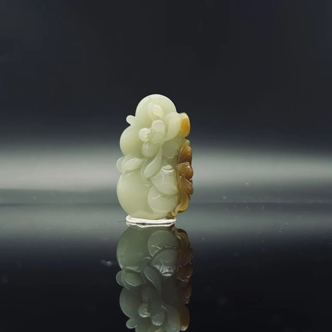 和田玉且末糖白如意吊坠2158