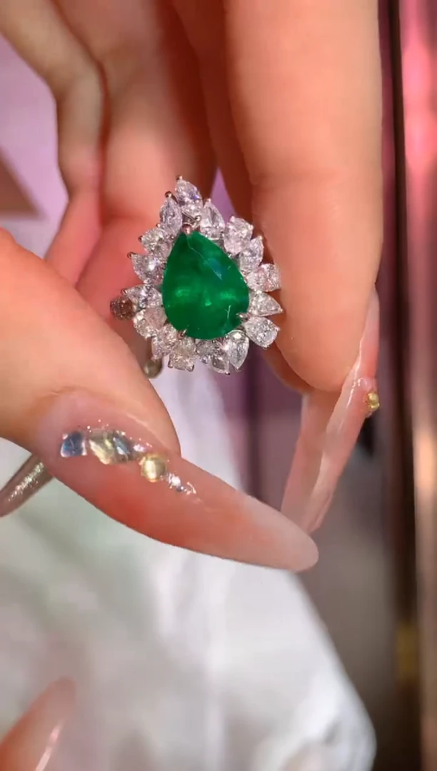 18K金镶嵌戒指祖母绿2.73CT