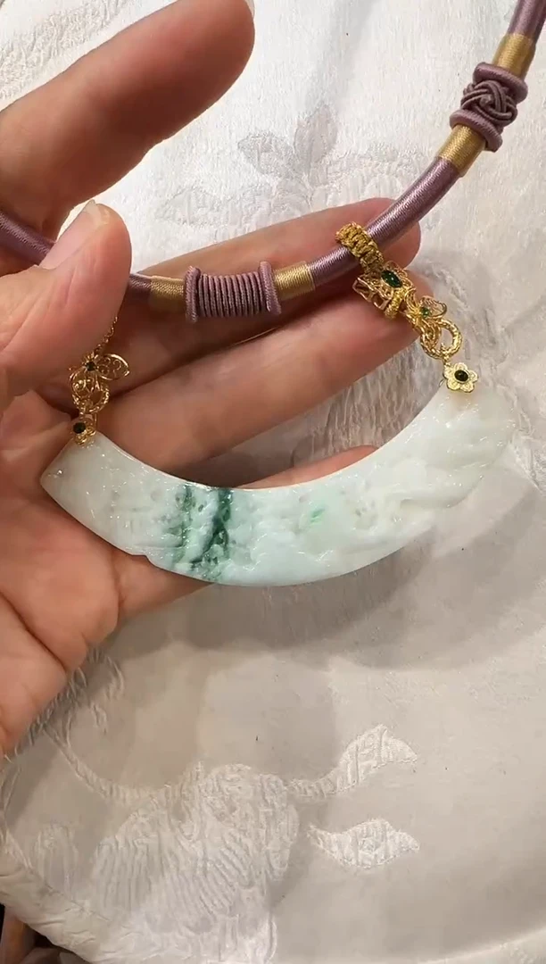 翡翠未镶嵌颈饰国风