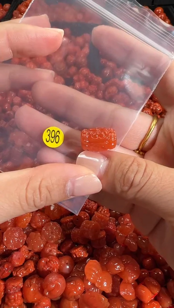 颈饰未镶嵌南红玛瑙1