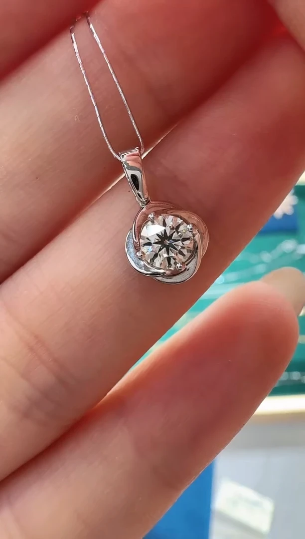 吊坠(不含链)18K金镶嵌钻石1.26g