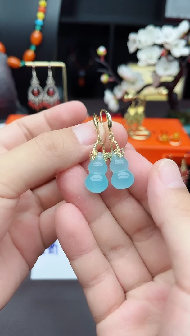 石英质玉（天山翠）未镶嵌耳钉535000