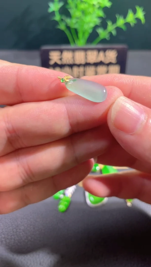 【闪购商品】翡翠颈饰18K金镶嵌翡翠