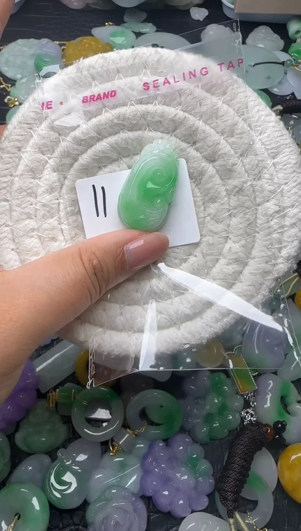 颈饰未镶嵌翡翠缅甸翡翠吊坠