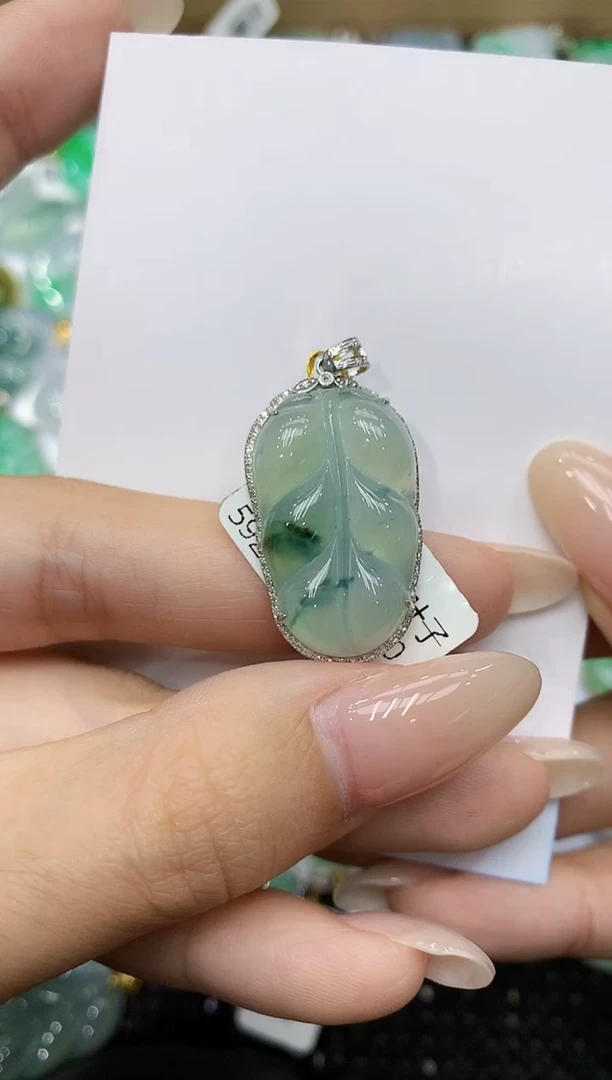 翡翠18K金镶嵌颈饰111111111111