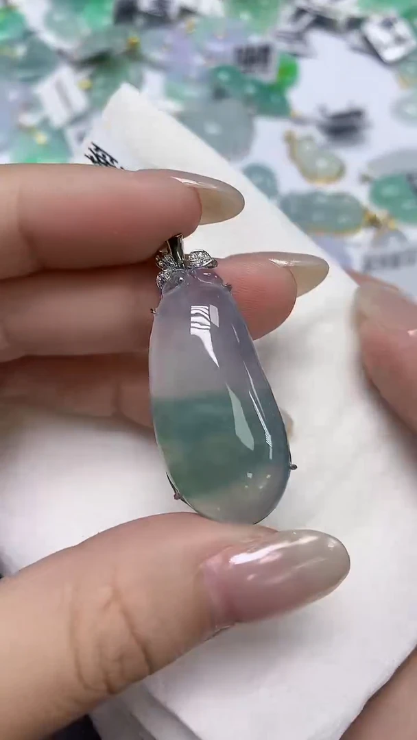 翡翠18K金镶嵌颈饰天然缅甸翡翠A货