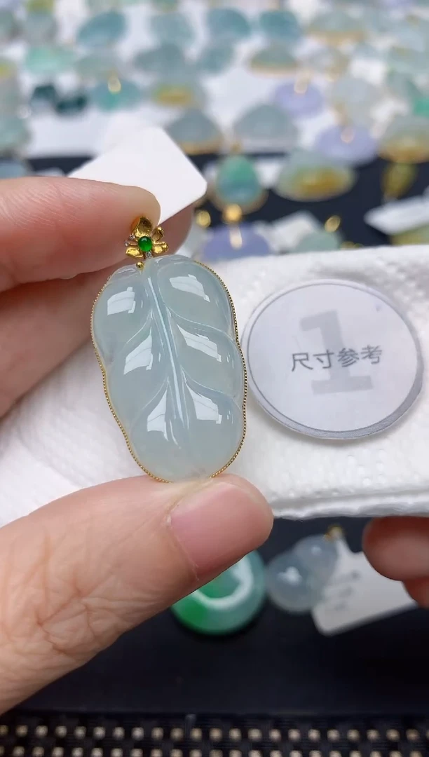 颈饰18K金镶嵌翡翠天然缅甸A货翡翠