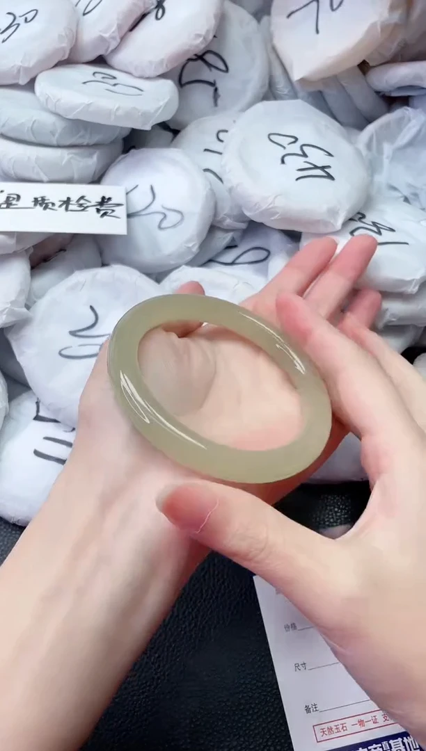 【闪购商品】石英质玉手镯未镶嵌X465