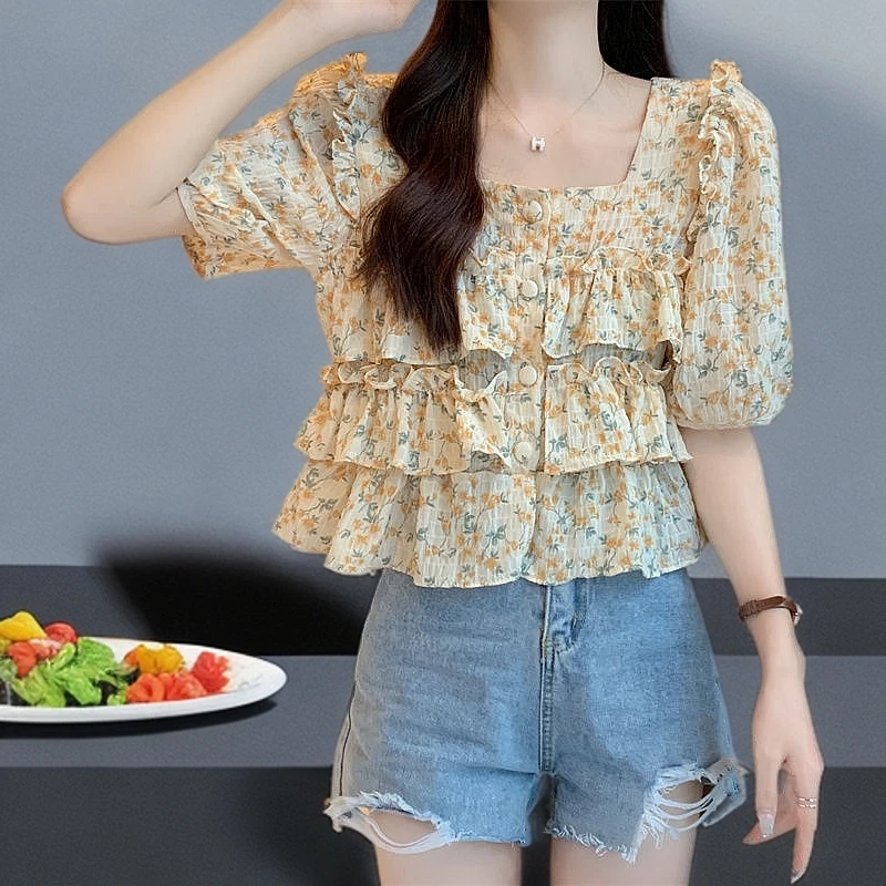 碎花上衣显瘦气质洋气短款小众收腰方领荷叶边短袖雪纺碎花衬衫女