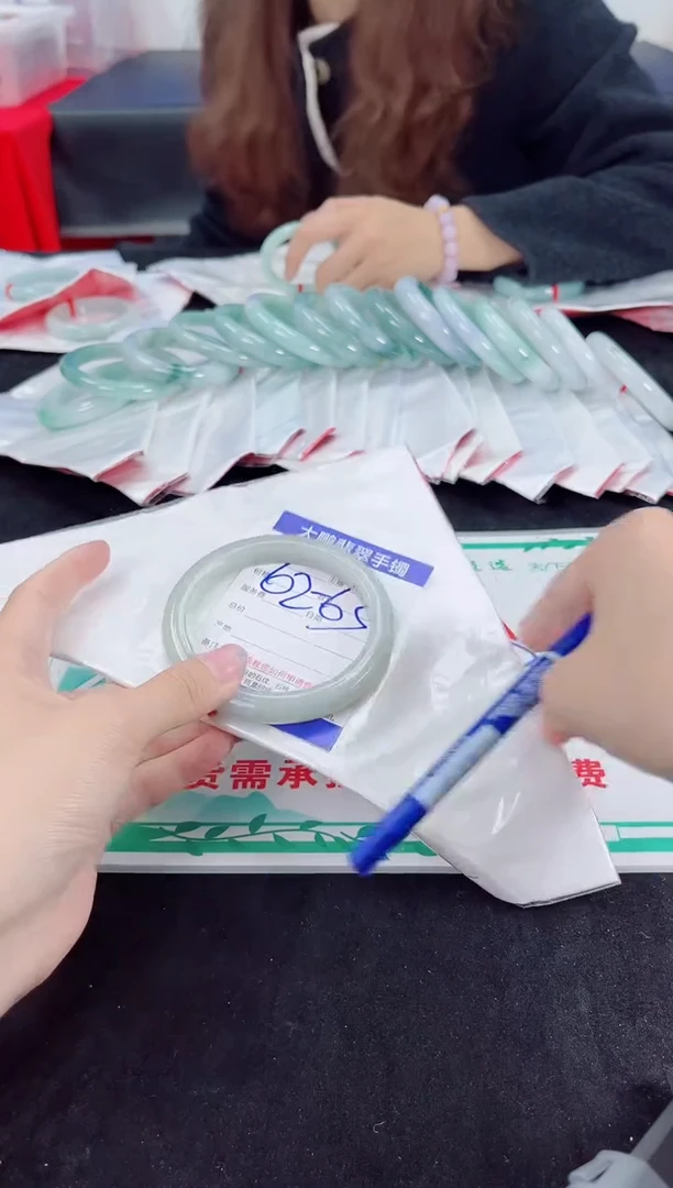 【闪购商品】翡翠手镯未镶嵌翡翠手镯