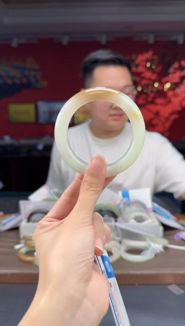 颈饰未镶嵌和田玉籽青花带糖三色手镯56+